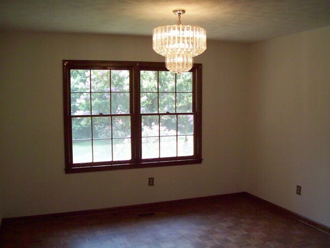 Building Photo - 130 Rollingwood Dr