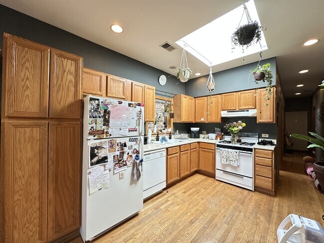 Foto del edificio - 1437 N Bosworth Ave