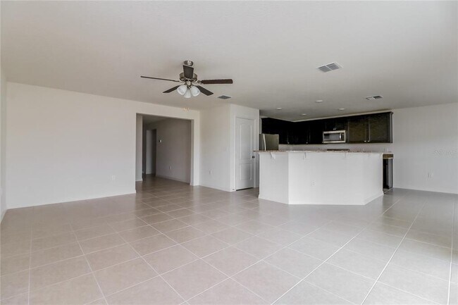 Building Photo - 2136 Peyto Wy