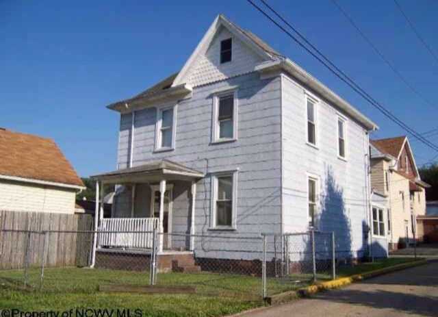 Building Photo - 493 Winsley St