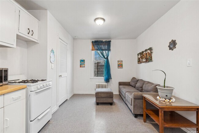Building Photo - 85 Linwood St