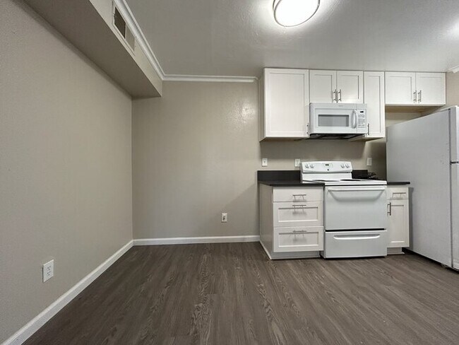 Building Photo - Beautiful Updated 1 Bedroom 1 Bathroom For Rent in Natomas!