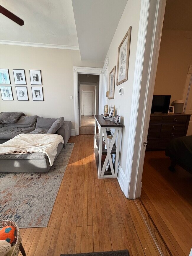 Foto del edificio - 3730 N Sheffield Ave