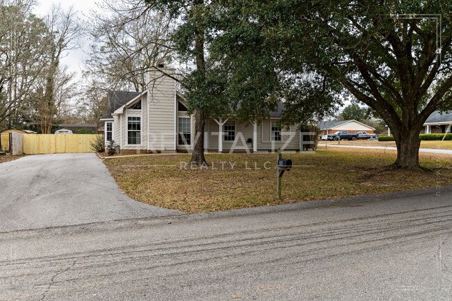 Building Photo - Beautiful 4 Bedroom/3 Bathroom Home in Wes...