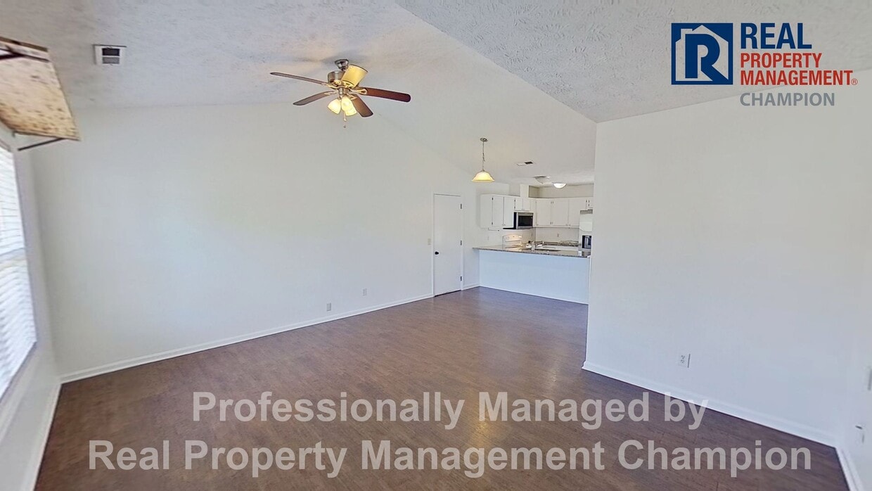 Freshly Updated 3 BD/2 BA Home with Garage, Fenced Yard Near Smith Creek Park - Freshly Updated 3 BD/2 BA Home with Garage, Fenced Yard Near Smith Creek Park