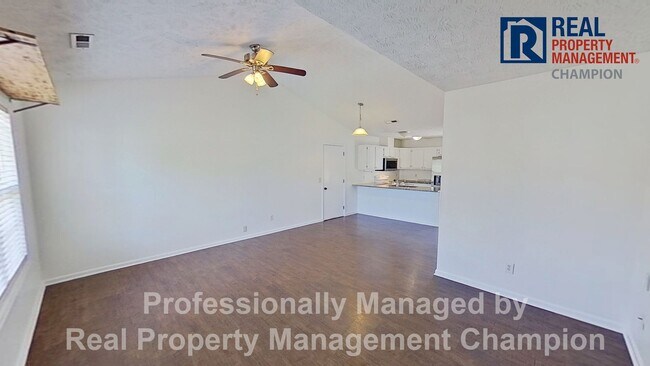 Foto del edificio - Freshly Updated 3 BD/2 BA Home with Garage, Fenced Yard Near Smith Creek Park