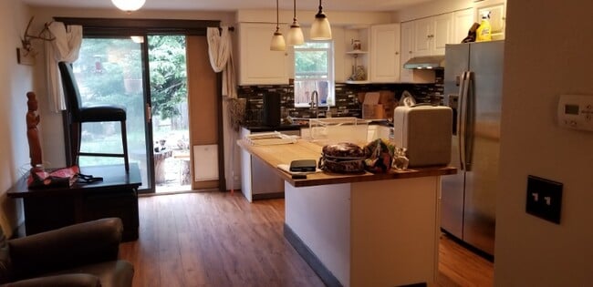 Building Photo - 3107 Riverside Dr
