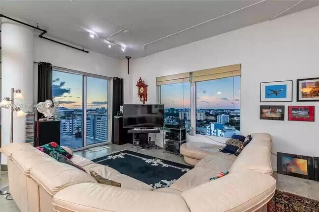 Foto del edificio - 10 SW South River Dr