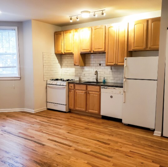 Foto del edificio - 1366 N Hoyne Ave