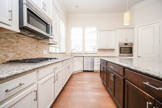 Building Photo - 9546 London Bridge Station