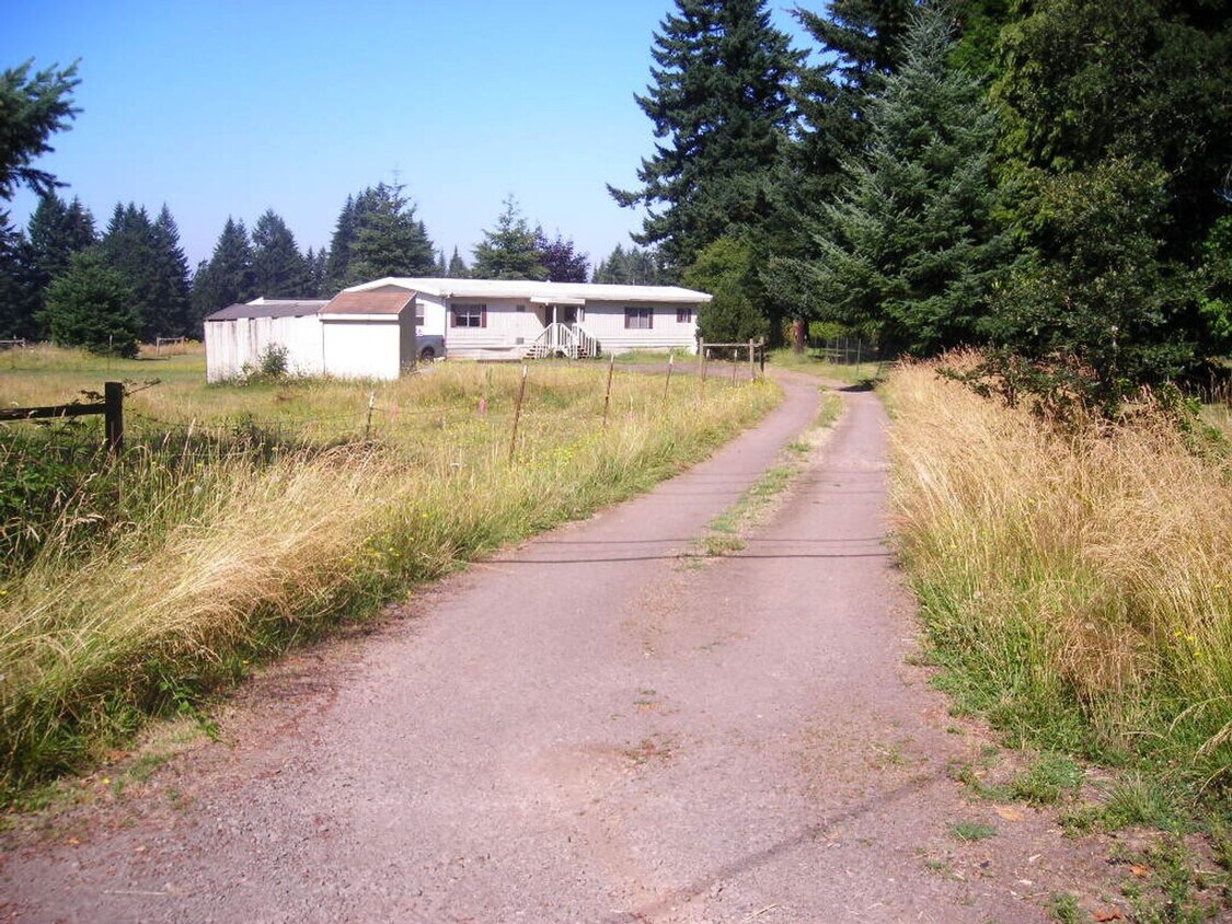 Building Photo - Three Bedroom Manufactured Home in Fern Pr...