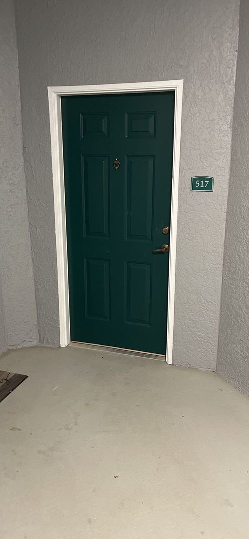 Foto del edificio - Beautiful First Floor, 1 Bedroom, 1 Bath, corner unit for rent in the Enclave of New Tampa