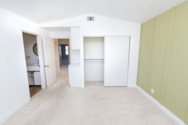 Foto del edificio - Beautiful 2 bed 2.5 bath condo available n...
