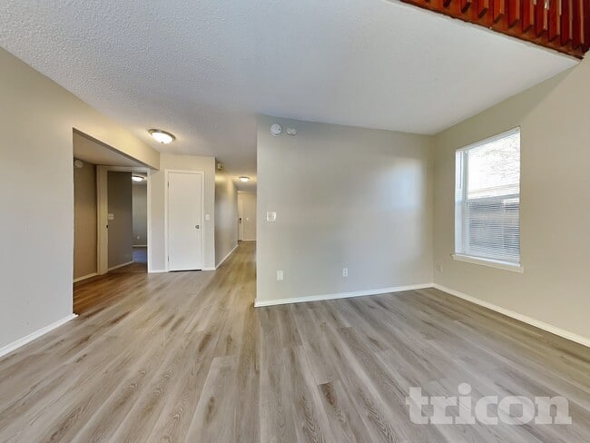 Building Photo - 606 Radnor Ln
