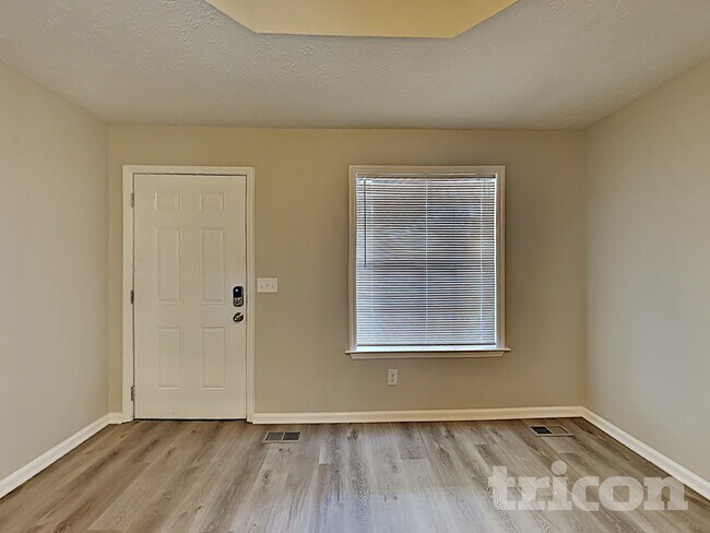 Building Photo - 102 Natchez Ct S