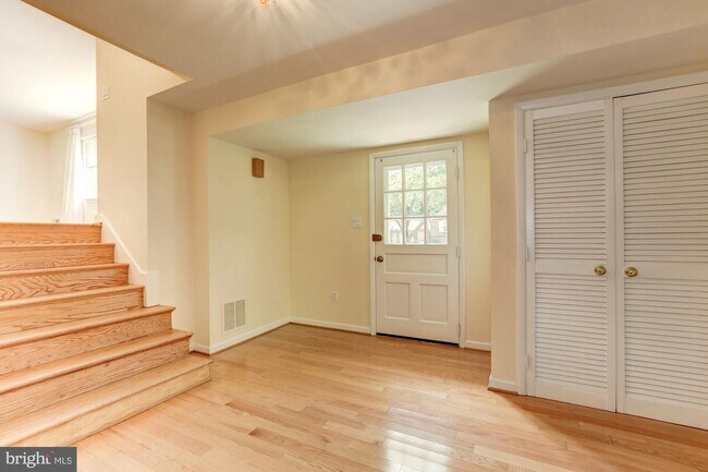 Building Photo - 10305 Cheshire Terrace