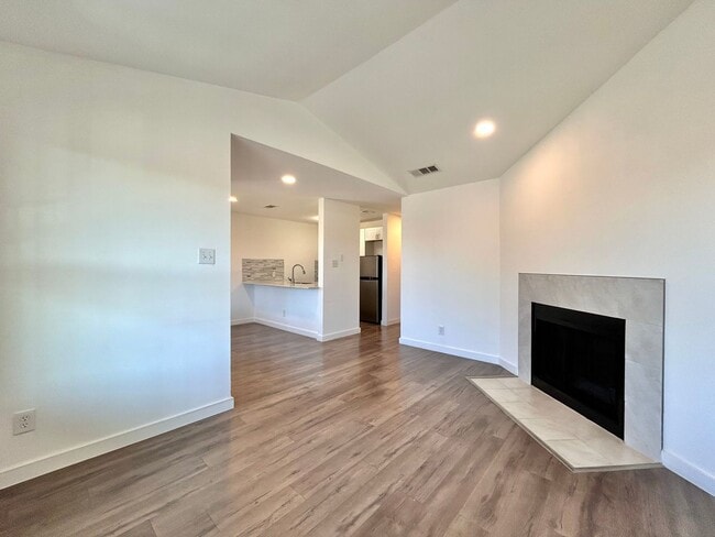 Building Photo - Move-In Ready 2BR, 2BA with Fireplace, Balcony & Laundry Room