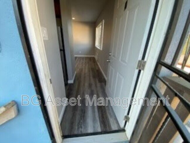 Building Photo - 2417 Northrop Ave