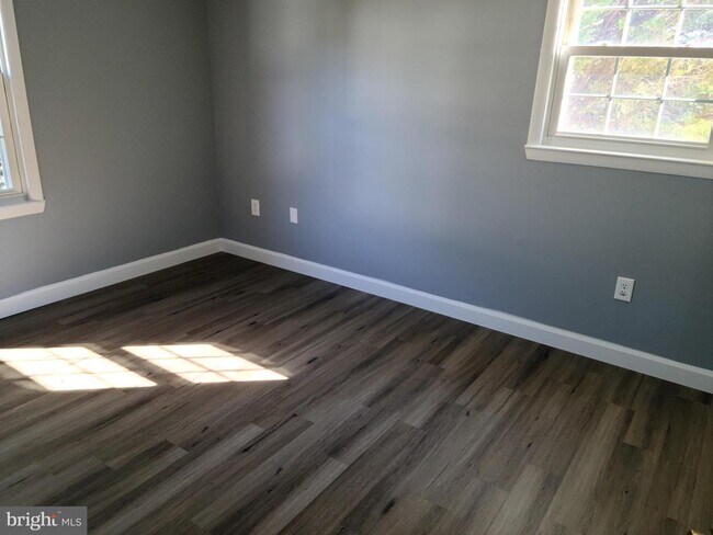 Building Photo - 219 Wintergreen Ln