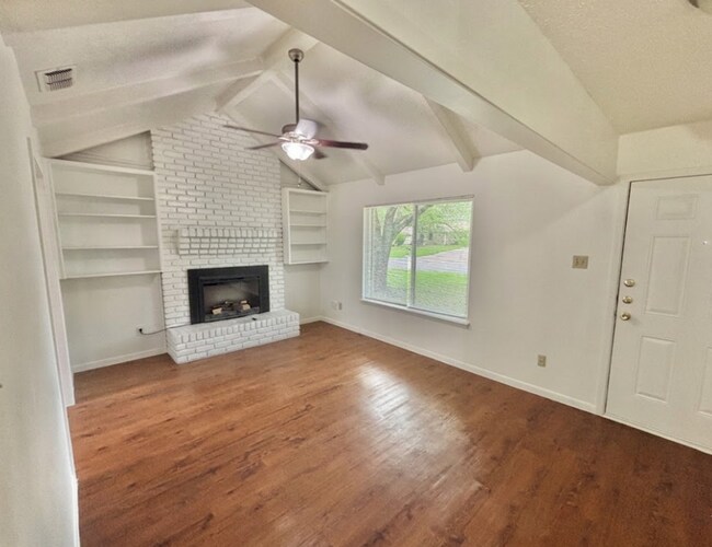 Building Photo - AVAILABLE NOW!