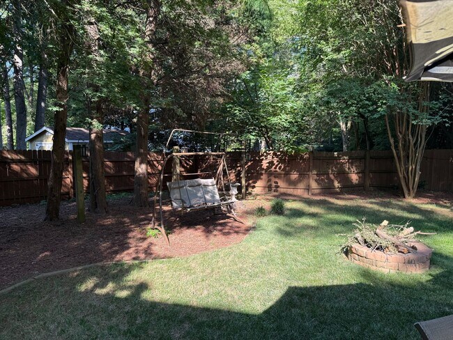 Foto del edificio - Spacious 3BR Home with Fenced Yard & Outdoor Living in Prime Location!