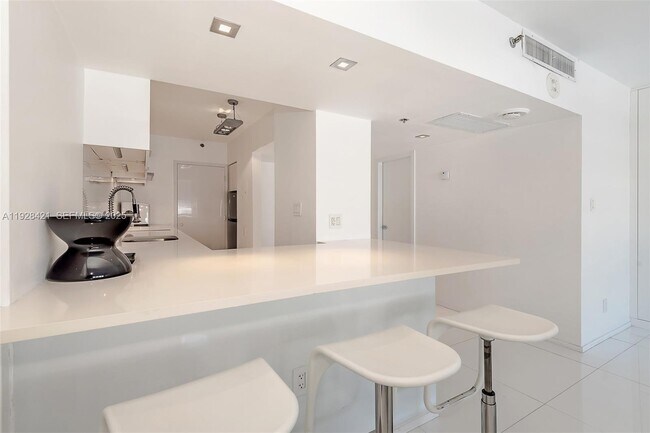 Foto del edificio - 100 Lincoln Rd