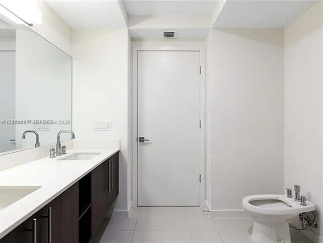 Foto del edificio - 7825 NW 107th Ave