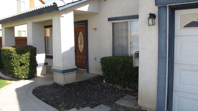 Foto del edificio - Southwest Bakersfield Home for Rent