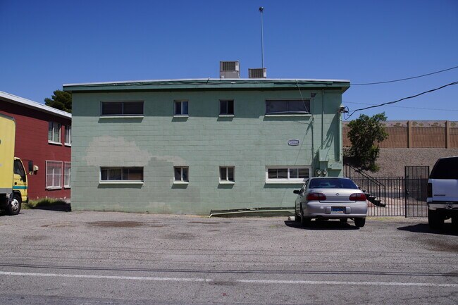 Building Photo - 2916 Marlin Ave