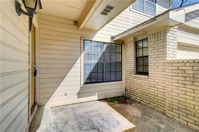 Building Photo - 9719-9725 Copper Creek Dr