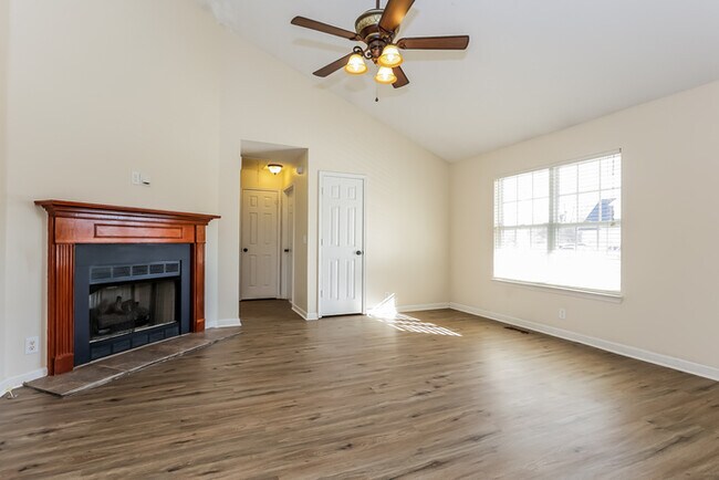 Building Photo - 737 Stone Hedge Dr