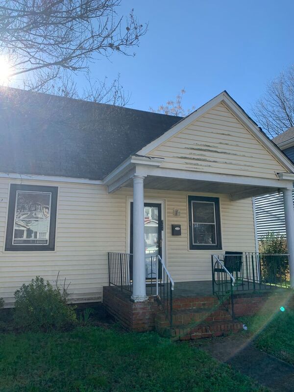 Primary Photo - 721 E Gladstone Ave