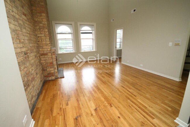 Building Photo - 424 W Belden Ave