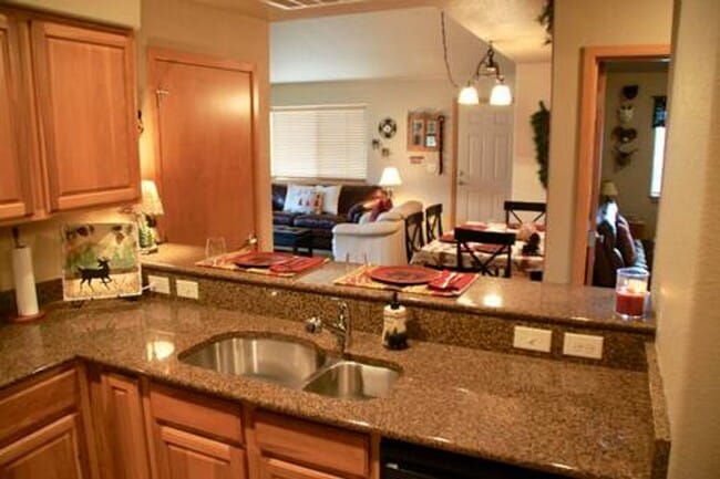 Building Photo - Long Term or Seasonal: Warm inviting condo...