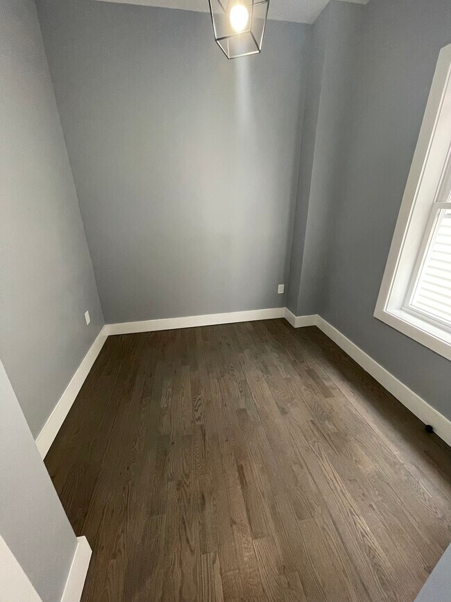 Unit 2 - 101 Woodlawn Ave