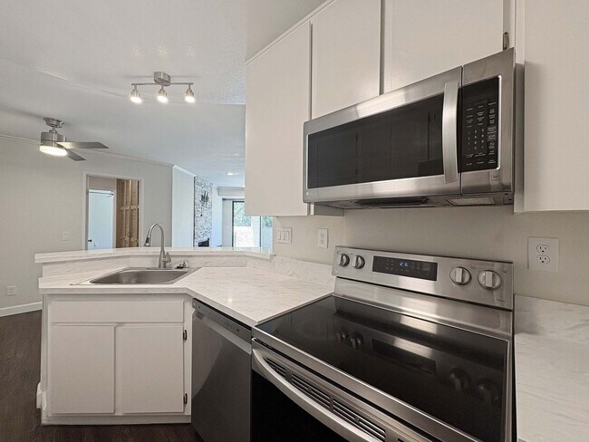 Foto del edificio - Modern 2BD/2BA Apartment in Peaceful Miram...
