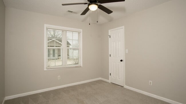 Building Photo - 155 Lewis Ln