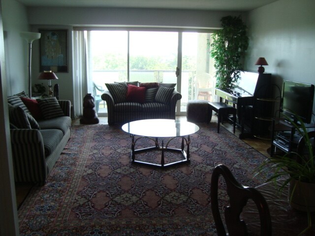 Living/family room - 30 Woodland St