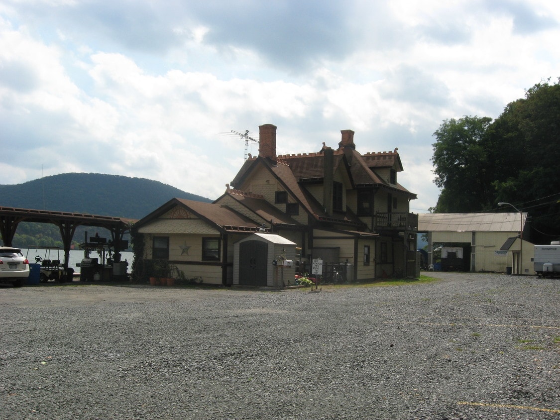 Primary Photo - 72 Station Hill