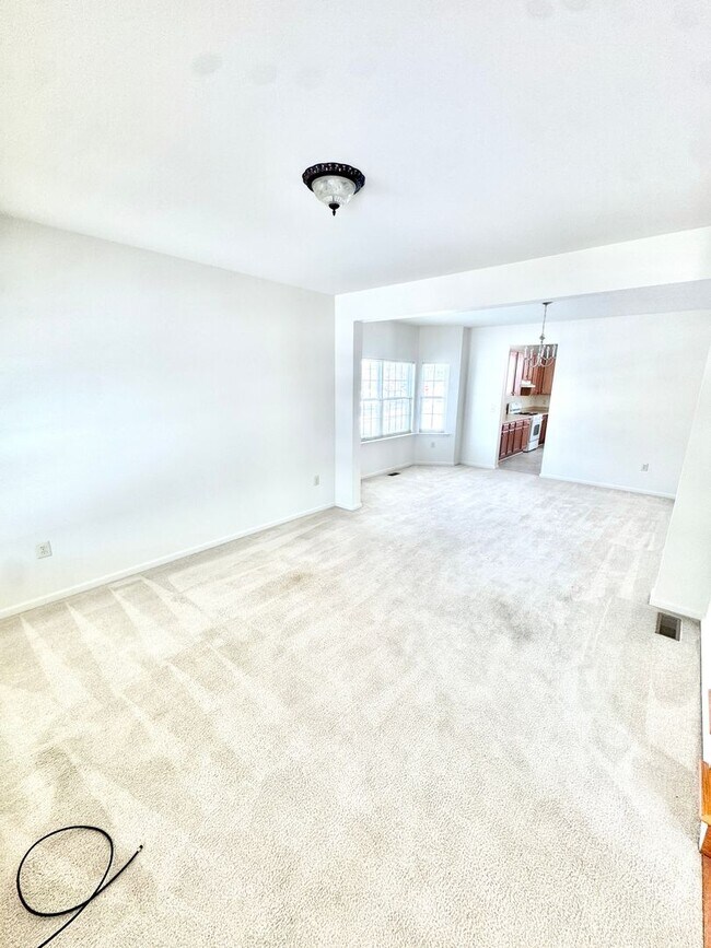 Foto del edificio - FIVE BEDROOMS in PARKLAND SCHOOLS!