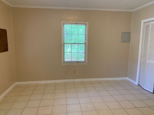 Building Photo - 1 Bedroom Duplex located in Historic Valdosta!