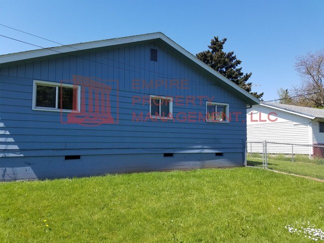 Building Photo - 305 W 29th Ave