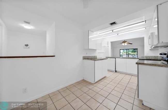 Building Photo - 2031 Coral Ridge Dr