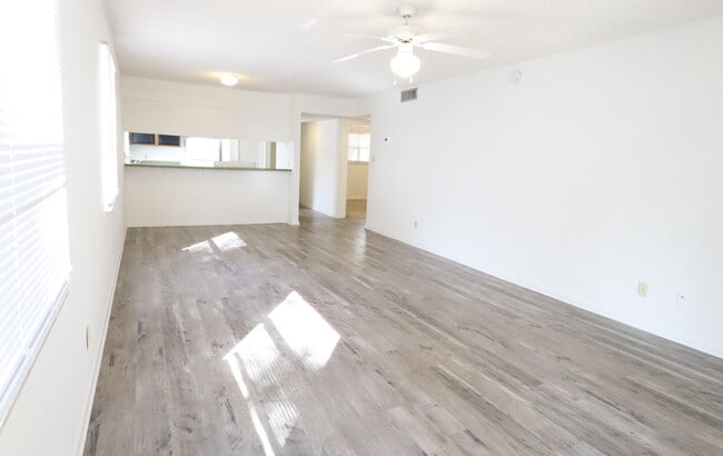 Building Photo - 1011 Hondo Ave