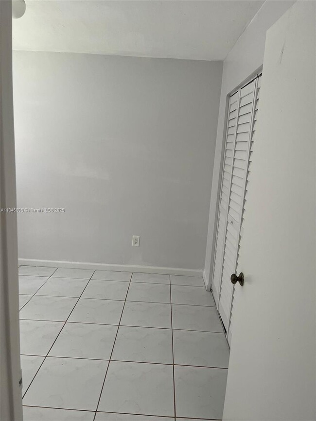 Foto del edificio - 9702 Hammocks Blvd