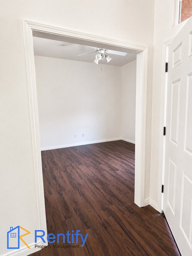 Foto del edificio - 4 bed, 2.5 bath home in NW Bakersfield - Gardener included
