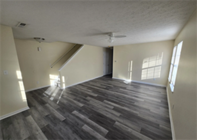 Building Photo - 8384 Bluestem Ln