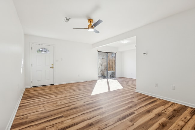 Building Photo - 1561 Malibu Pl