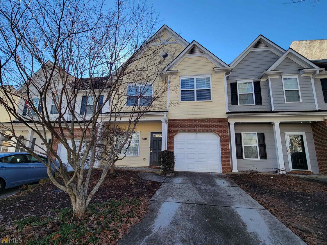 Foto principal - 2358 Suwanee Pointe Dr
