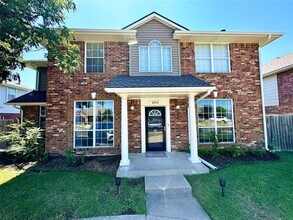 Building Photo - 2812 Eaton Dr